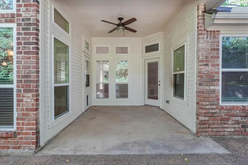 2817 Naples Drive Hurst, TX 76054