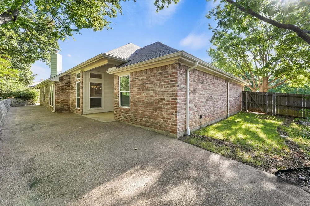 2817 Naples Drive Hurst, TX 76054
