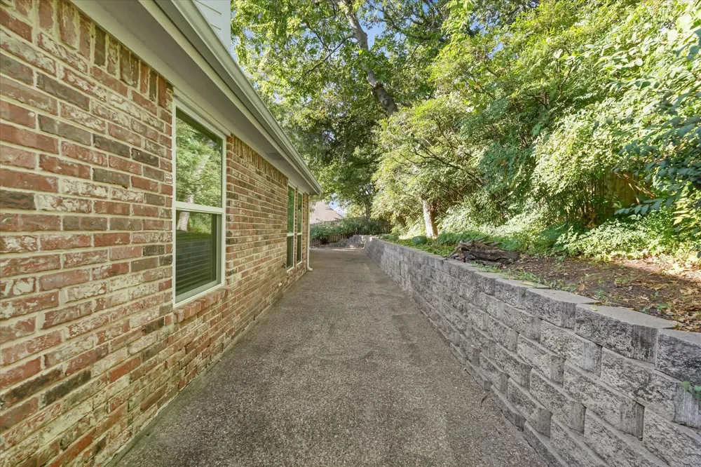 2817 Naples Drive Hurst, TX 76054
