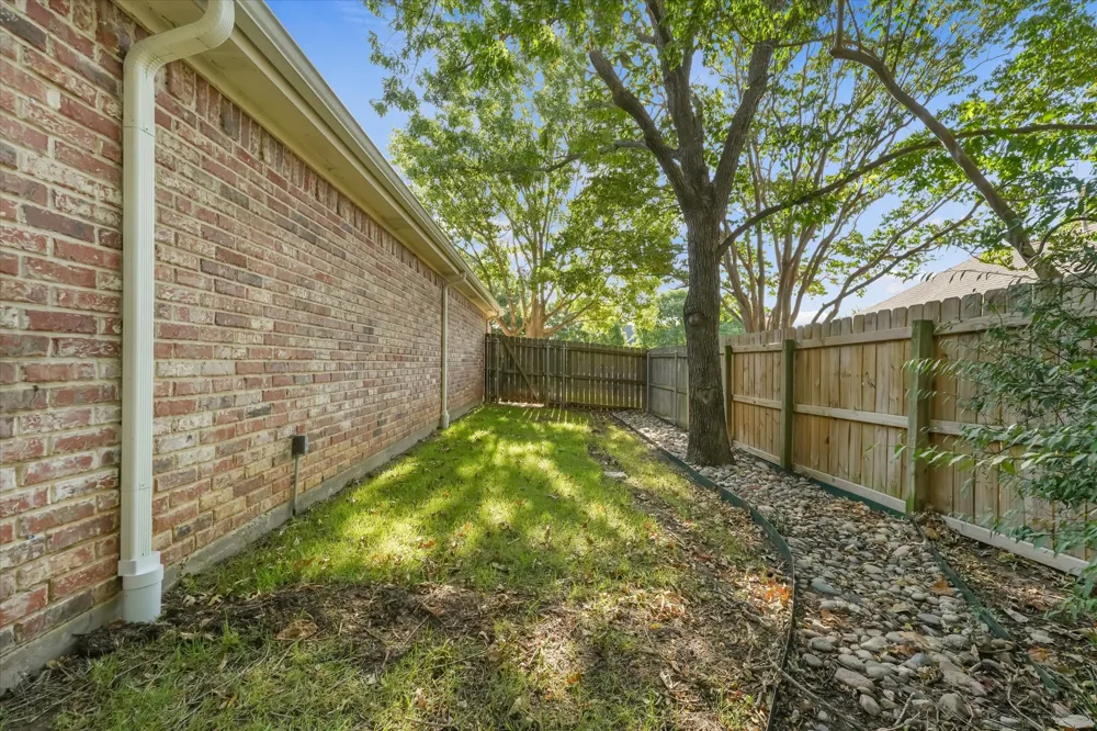 2817 Naples Drive Hurst, TX 76054