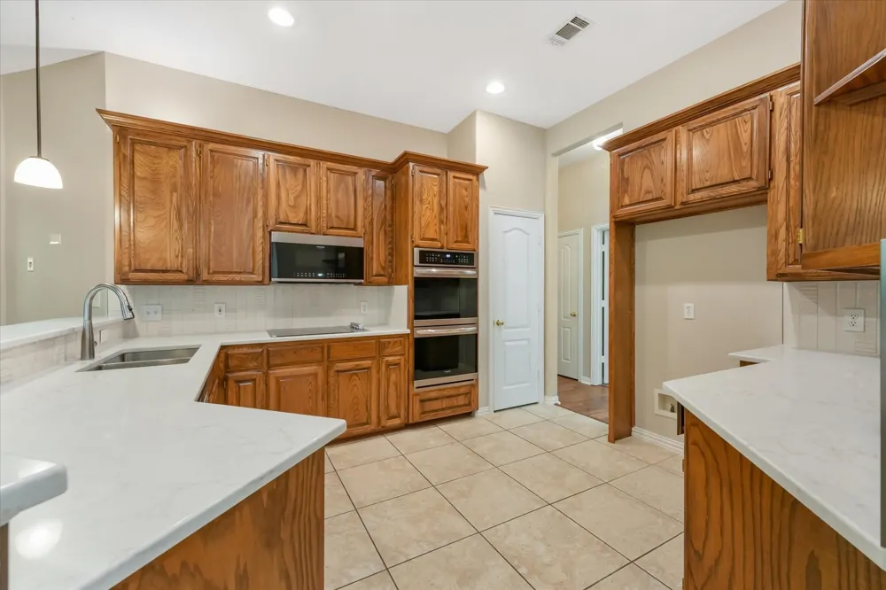 2817 Naples Drive Hurst, TX 76054