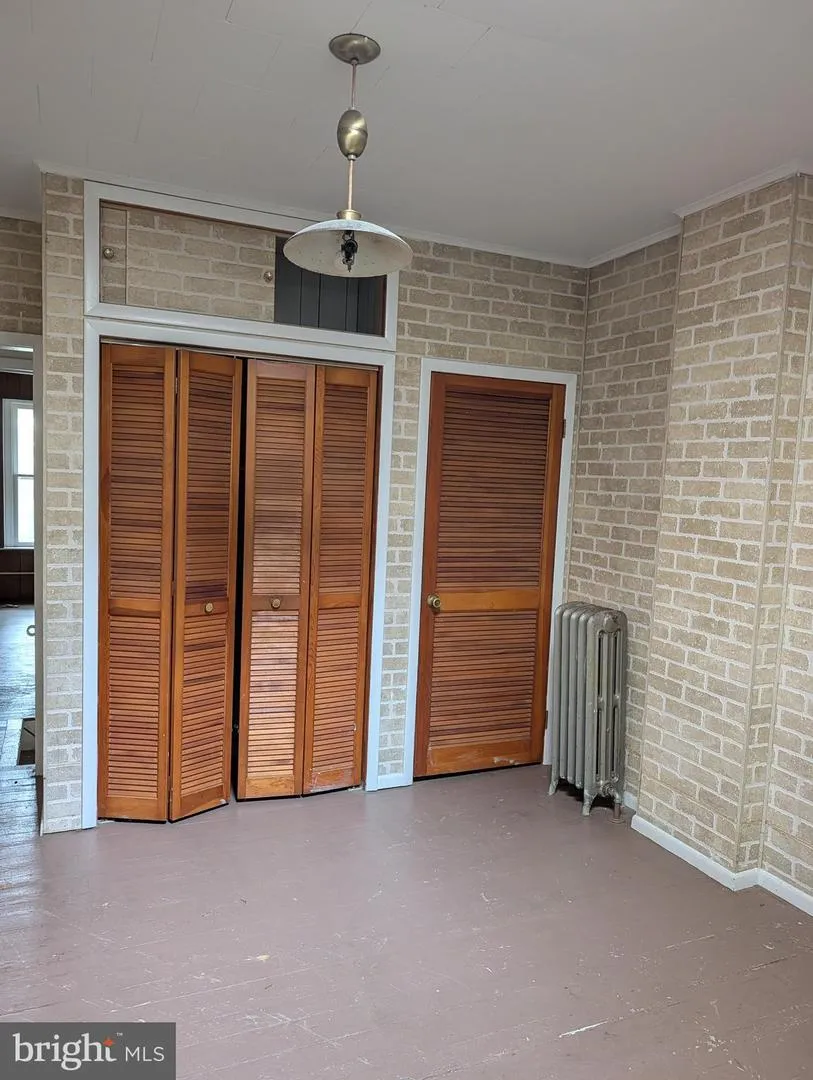 102 S HICKORY STREET Mount Carmel, PA 17851