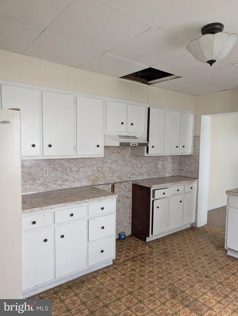 102 S HICKORY STREET Mount Carmel, PA 17851