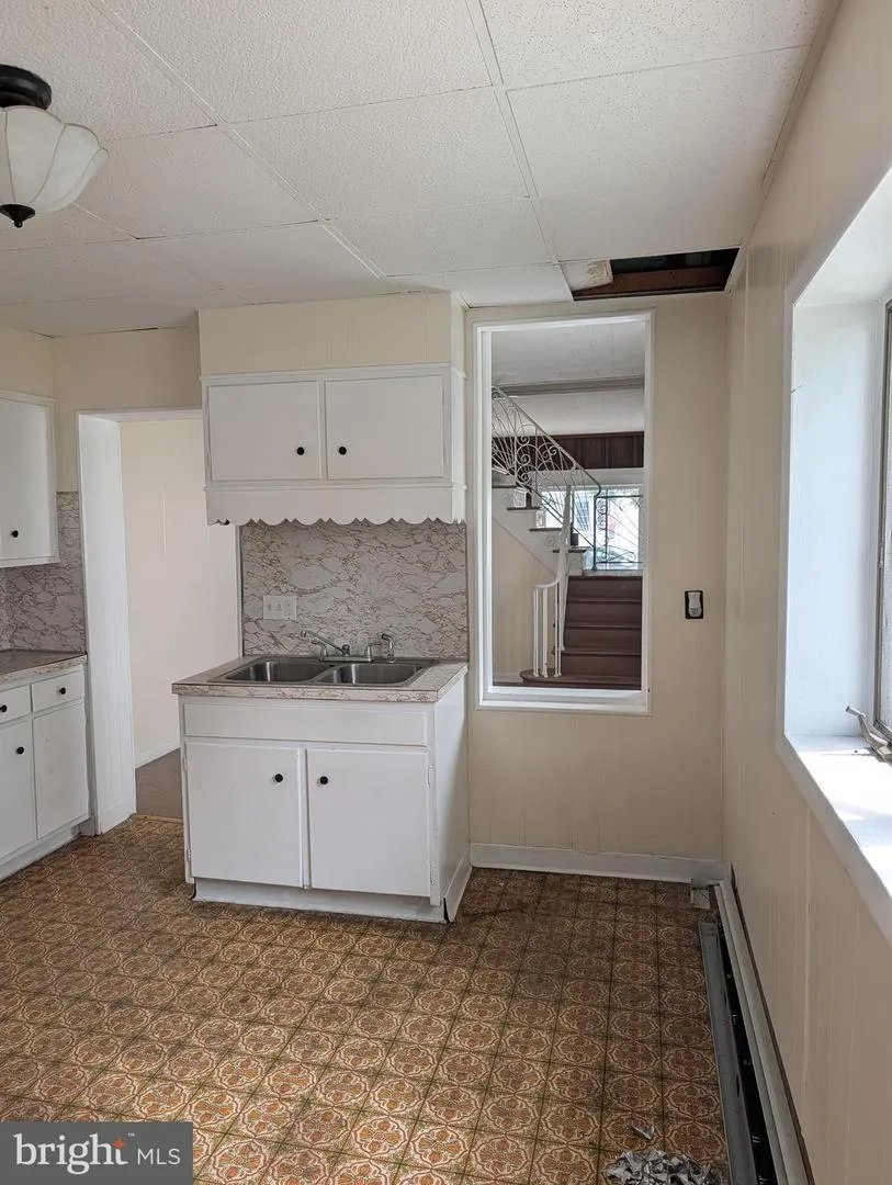 102 S HICKORY STREET Mount Carmel, PA 17851