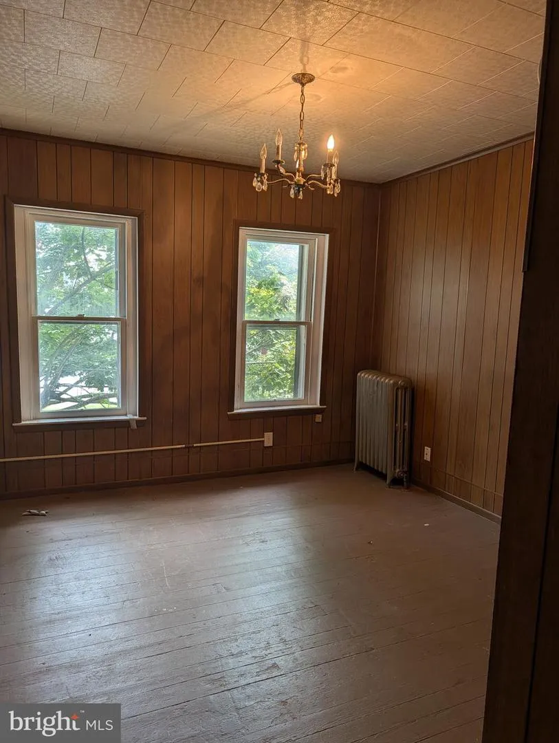 102 S HICKORY STREET Mount Carmel, PA 17851