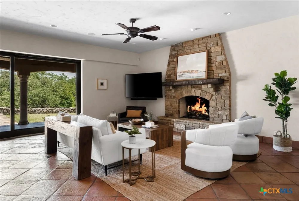 3220 Fall Creek Estates Drive Spicewood, TX 78669