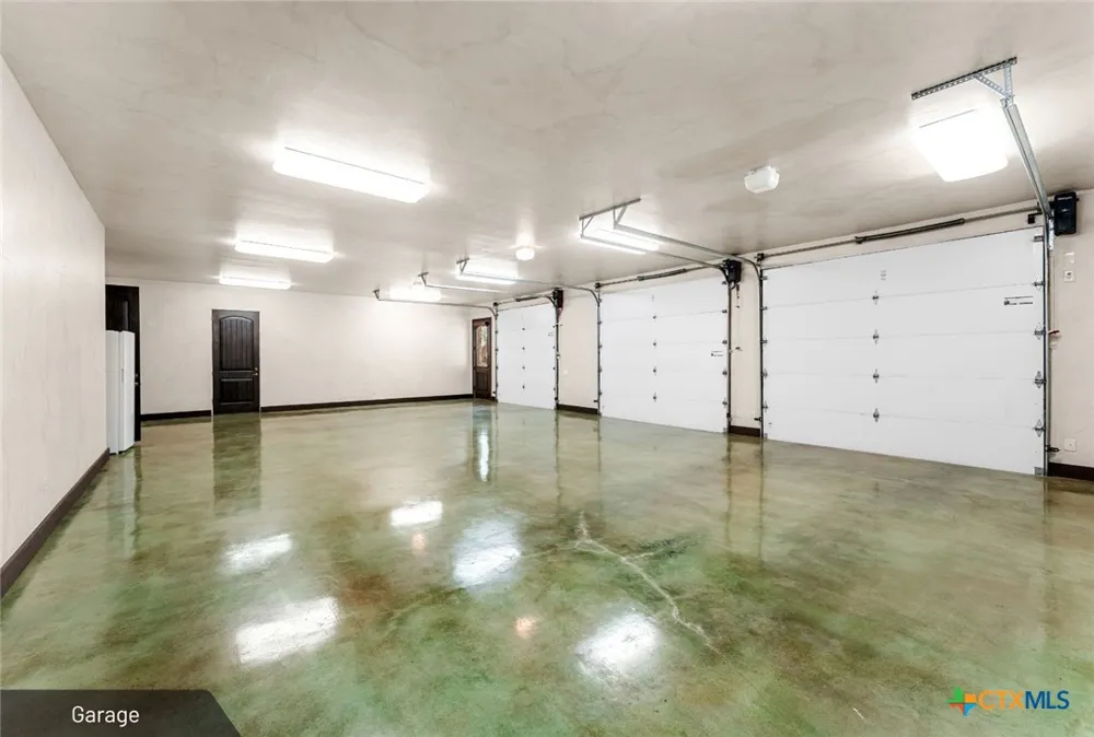 3220 Fall Creek Estates Drive Spicewood, TX 78669