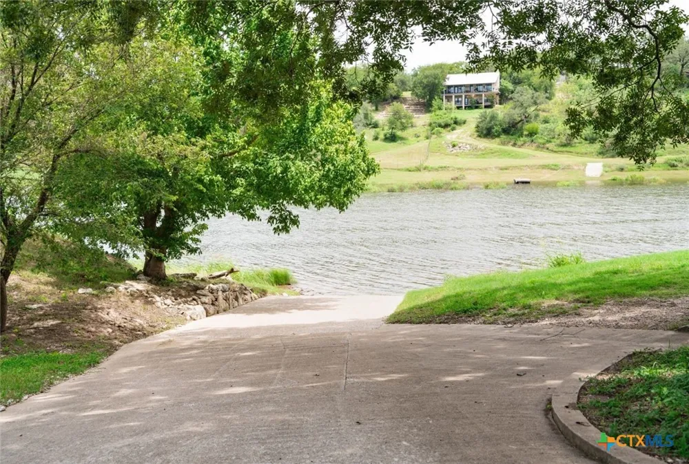 3220 Fall Creek Estates Drive Spicewood, TX 78669