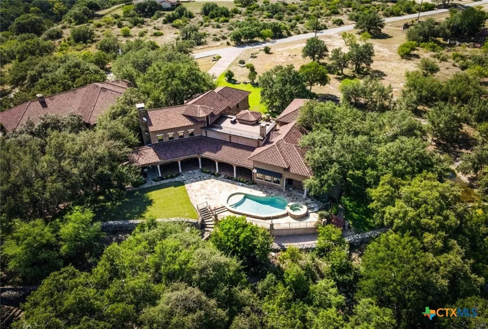 3220 Fall Creek Estates Drive Spicewood, TX 78669