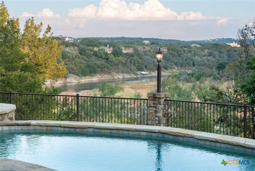 3220 Fall Creek Estates Drive Spicewood, TX 78669