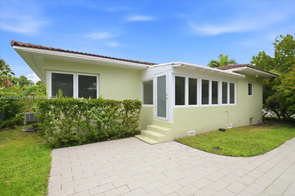 8975 Froude Ave Surfside, FL 33154