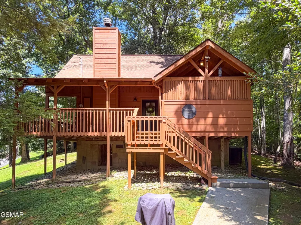 3653 Country Pines Way Sevierville, TN 37876