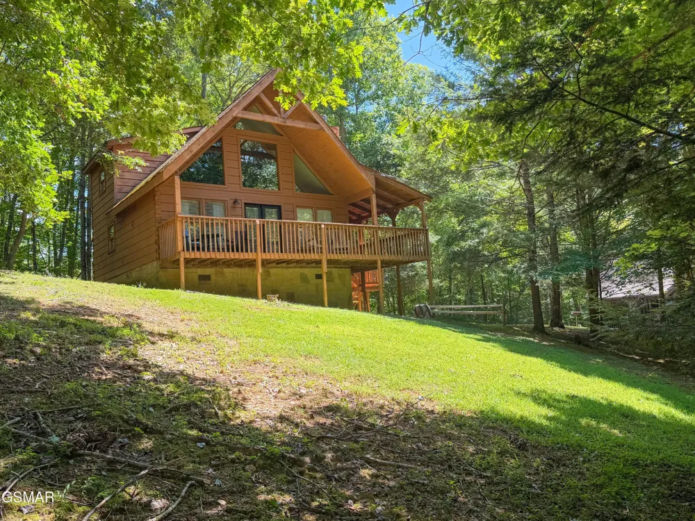 3653 Country Pines Way Sevierville, TN 37876