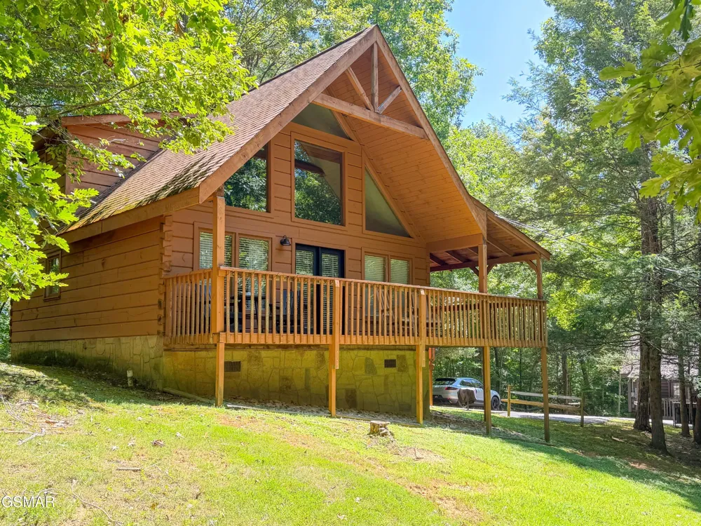 3653 Country Pines Way Sevierville, TN 37876