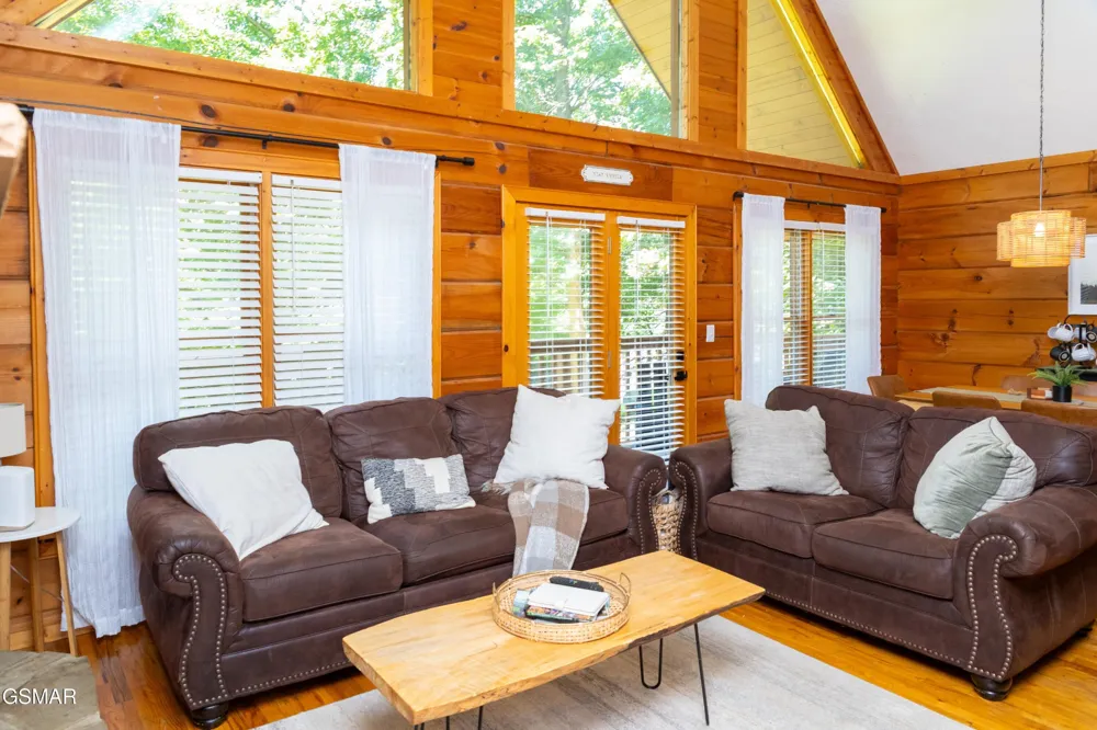 3653 Country Pines Way Sevierville, TN 37876