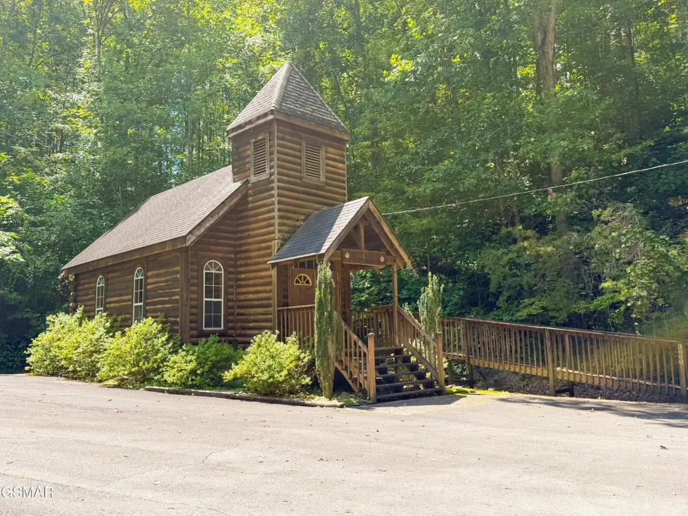 3653 Country Pines Way Sevierville, TN 37876