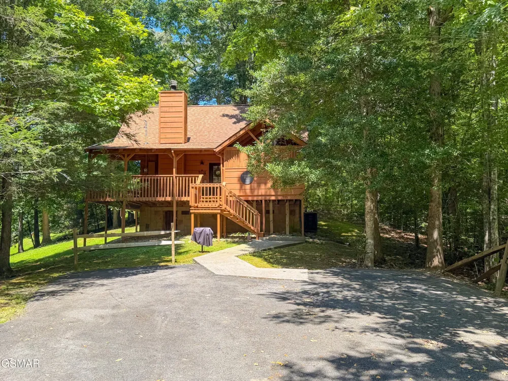 3653 Country Pines Way Sevierville, TN 37876