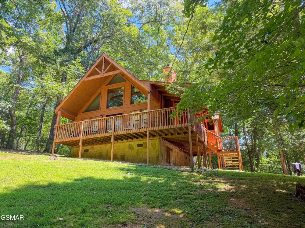 3653 Country Pines Way Sevierville, TN 37876