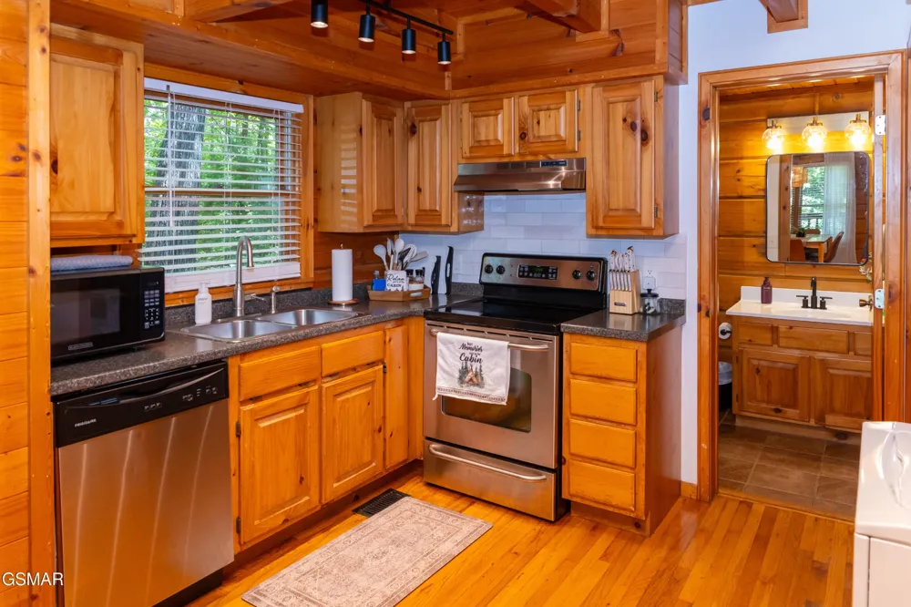 3653 Country Pines Way Sevierville, TN 37876