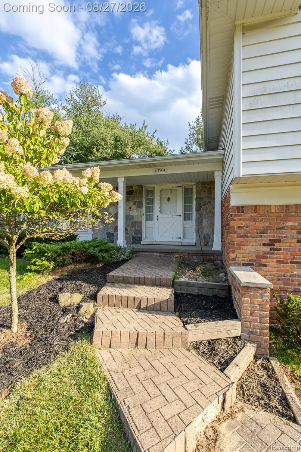 4744 Brafferton Drive Bloomfield Charter Township, MI 48302