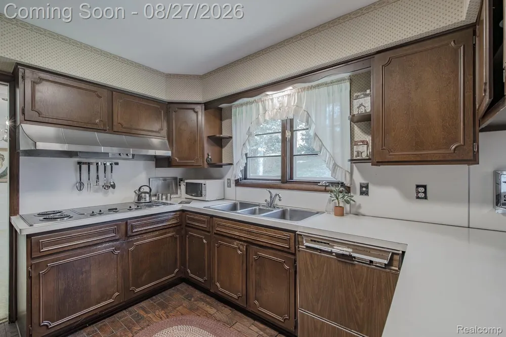 4744 Brafferton Drive Bloomfield Charter Township, MI 48302
