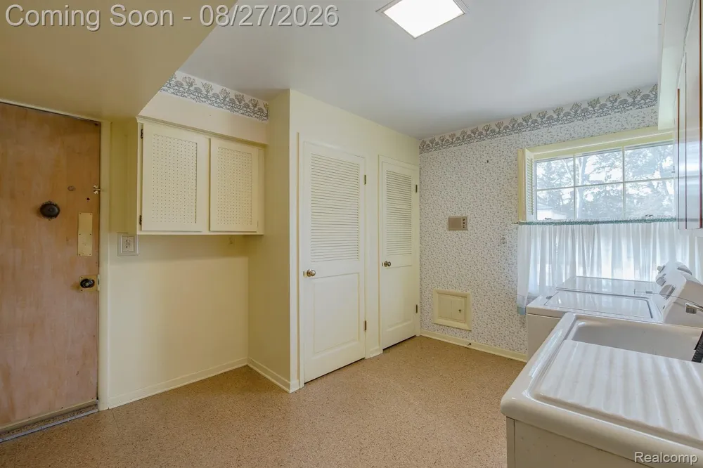 4744 Brafferton Drive Bloomfield Charter Township, MI 48302