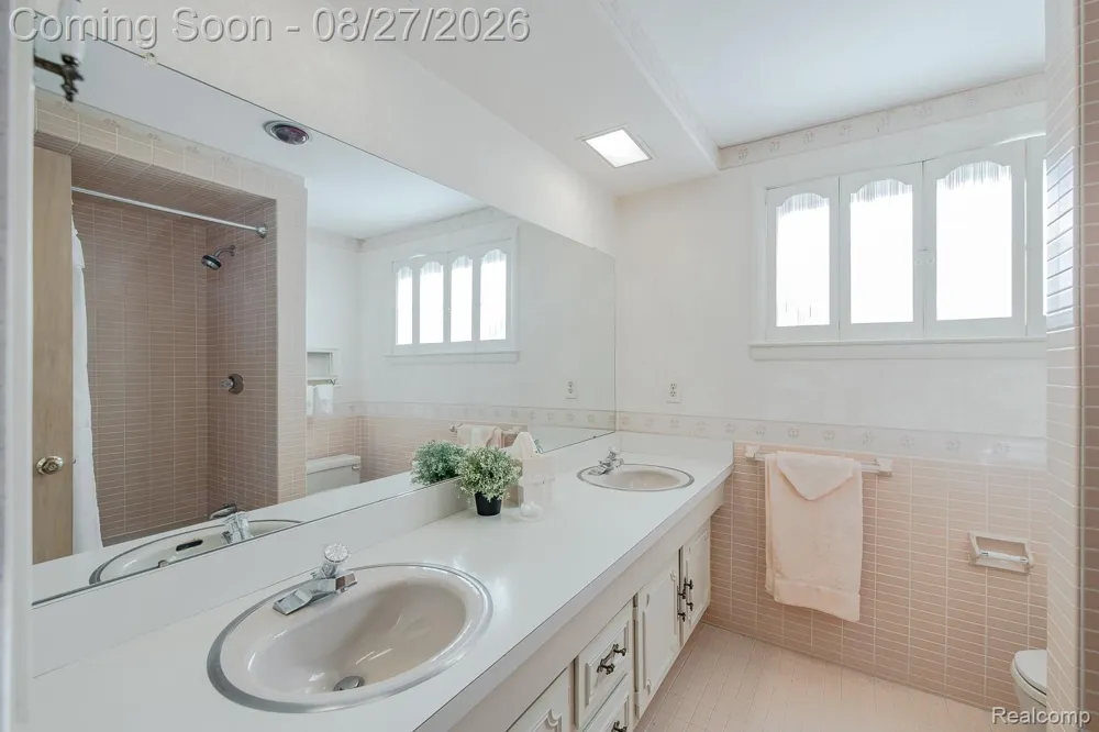 4744 Brafferton Drive Bloomfield Charter Township, MI 48302
