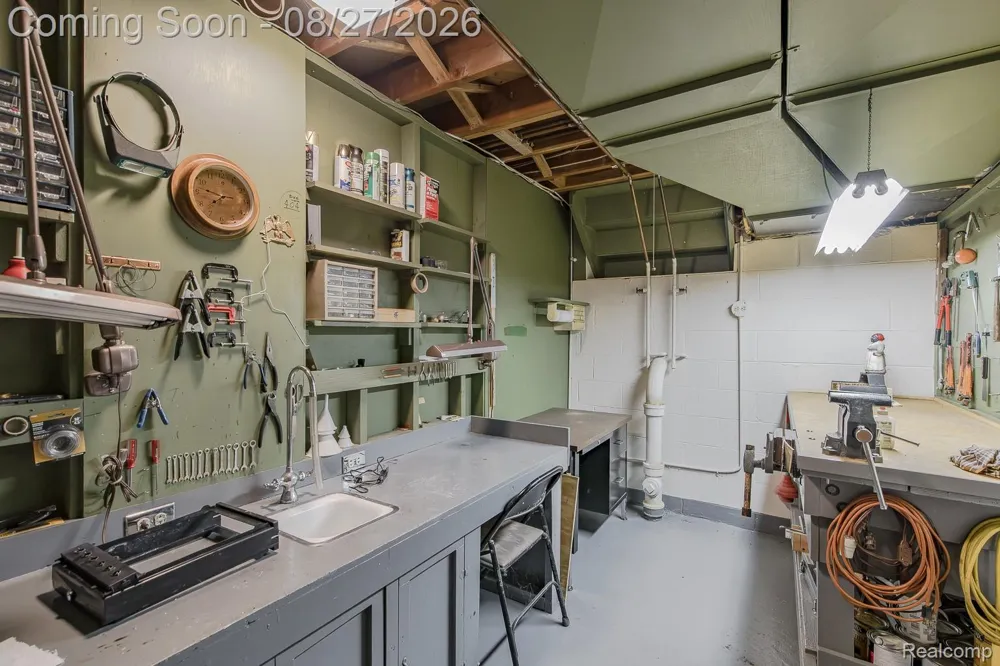 4744 Brafferton Drive Bloomfield Charter Township, MI 48302