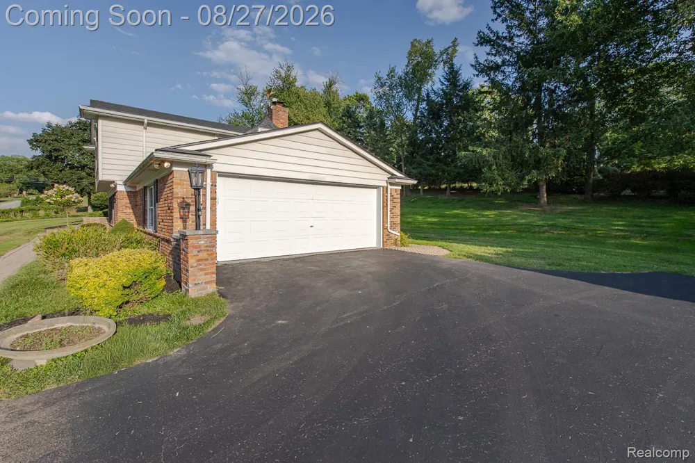 4744 Brafferton Drive Bloomfield Charter Township, MI 48302