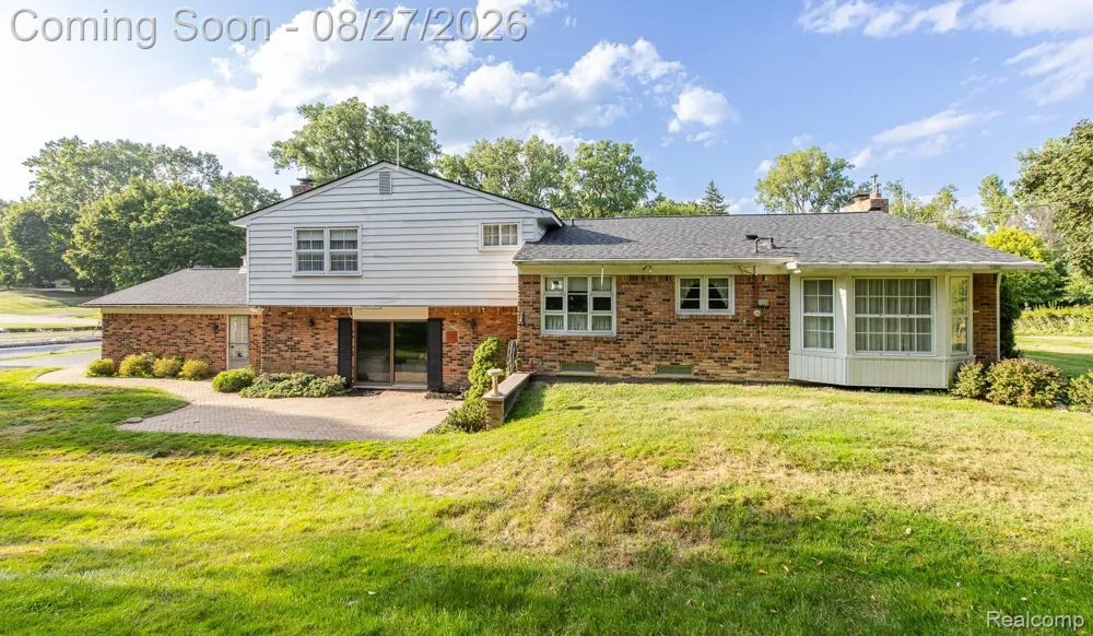 4744 Brafferton Drive Bloomfield Charter Township, MI 48302
