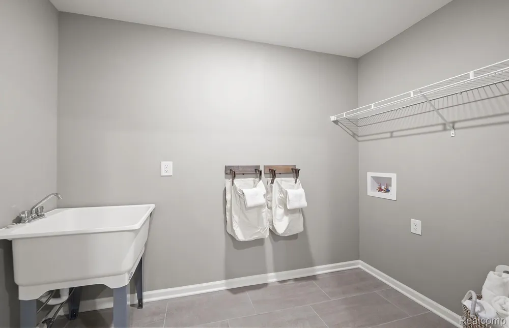 2822 E Theodore Wixom City, MI 48393