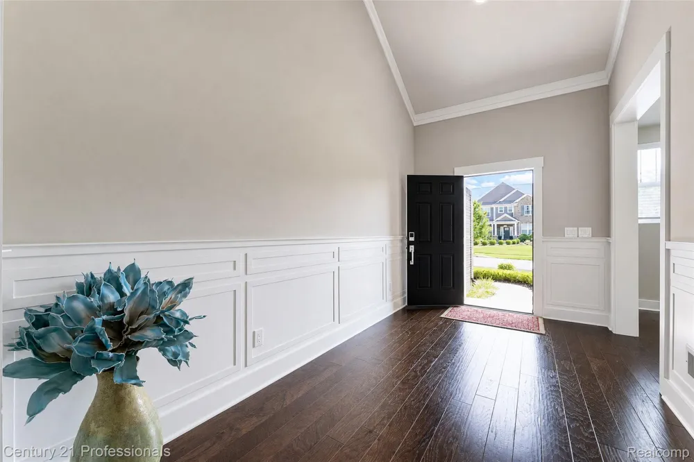 7533 Hardwood Circle Canton Charter Township, MI 48187