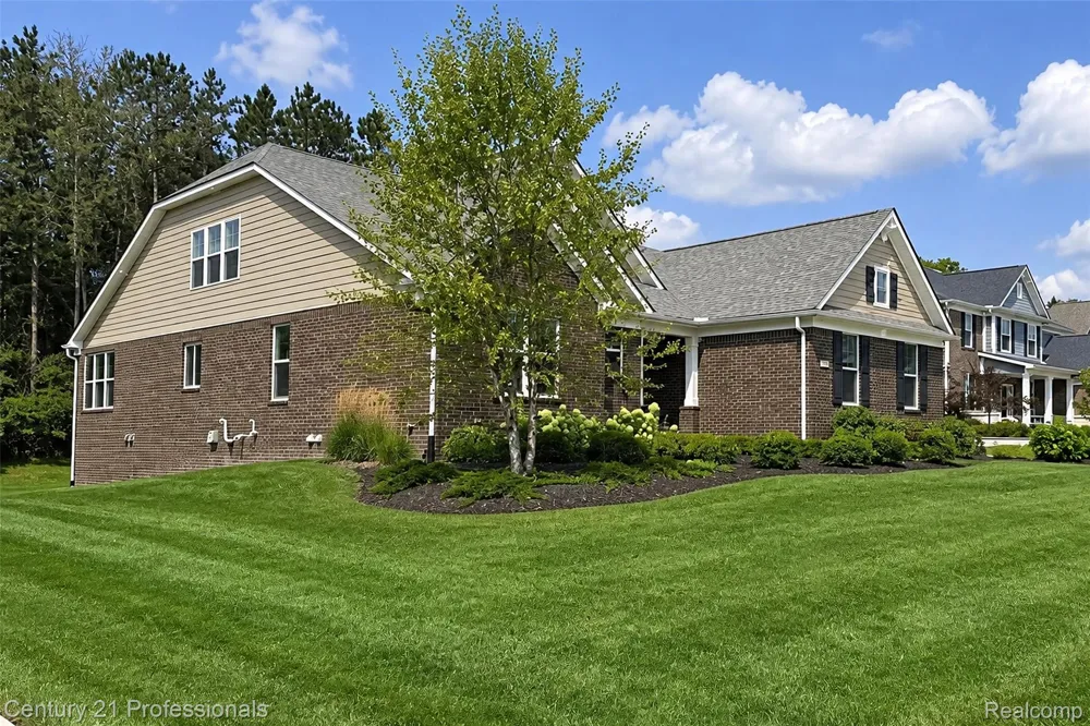 7533 Hardwood Circle Canton Charter Township, MI 48187