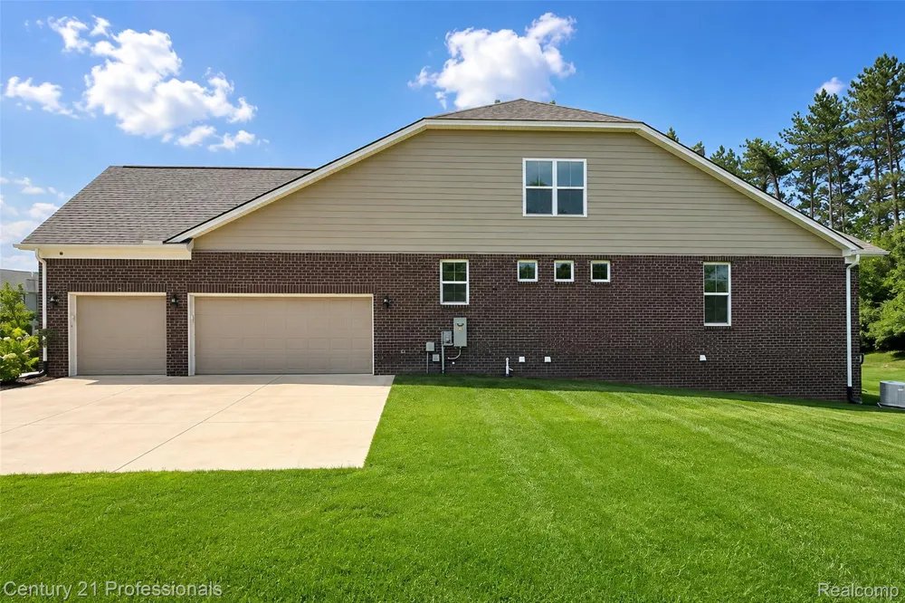 7533 Hardwood Circle Canton Charter Township, MI 48187