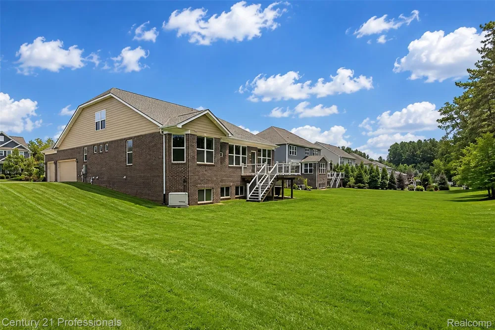 7533 Hardwood Circle Canton Charter Township, MI 48187
