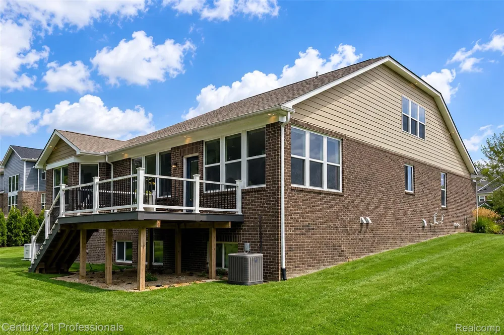 7533 Hardwood Circle Canton Charter Township, MI 48187