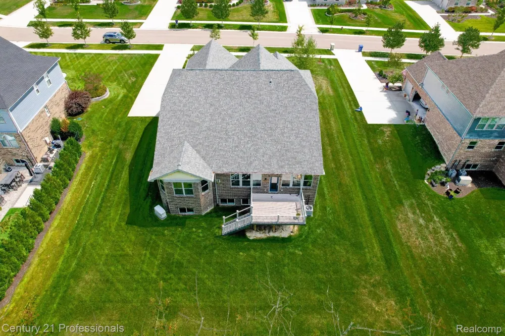 7533 Hardwood Circle Canton Charter Township, MI 48187