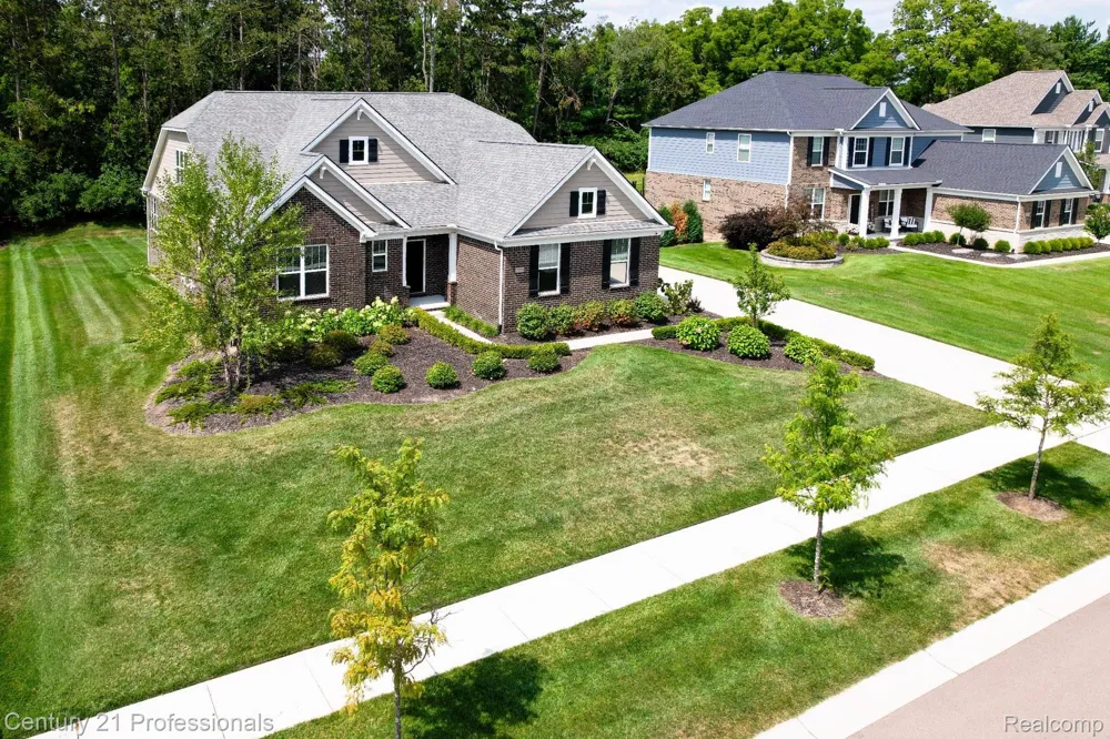 7533 Hardwood Circle Canton Charter Township, MI 48187