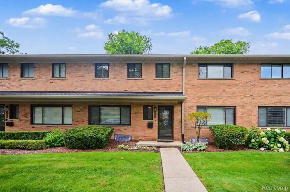 144 E Hickory Grove Road Bloomfield Hills City, MI 48304