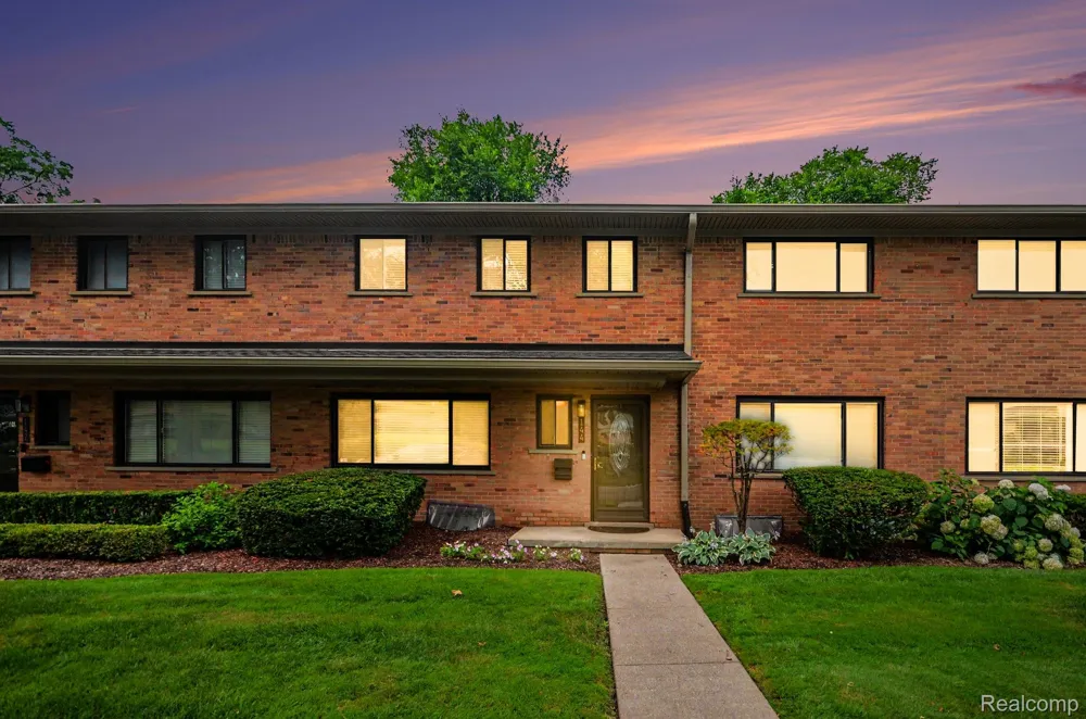 144 E Hickory Grove Road Bloomfield Hills City, MI 48304