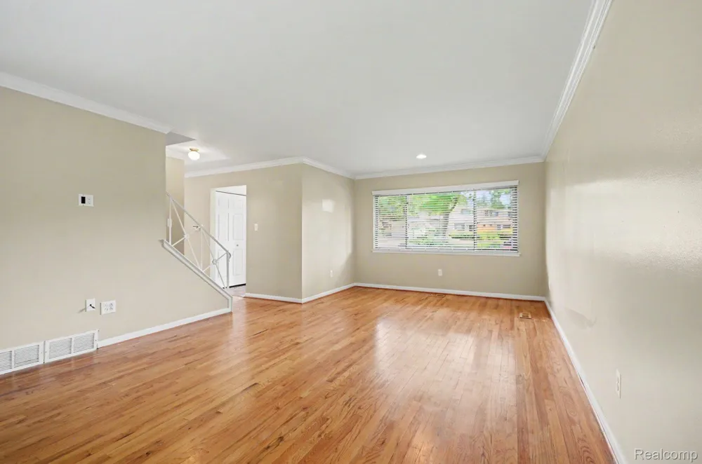 144 E Hickory Grove Road Bloomfield Hills City, MI 48304