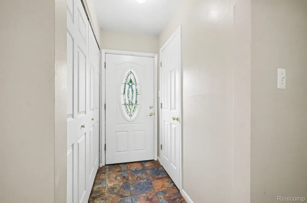 144 E Hickory Grove Road Bloomfield Hills City, MI 48304