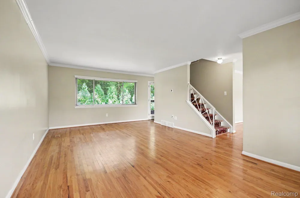 144 E Hickory Grove Road Bloomfield Hills City, MI 48304