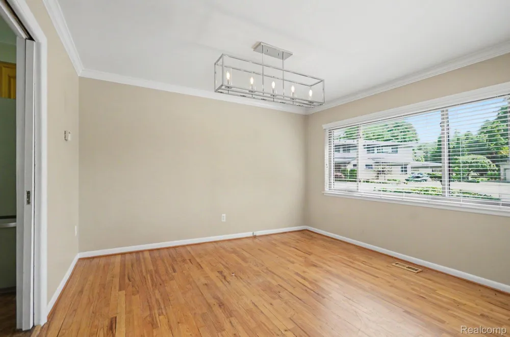 144 E Hickory Grove Road Bloomfield Hills City, MI 48304