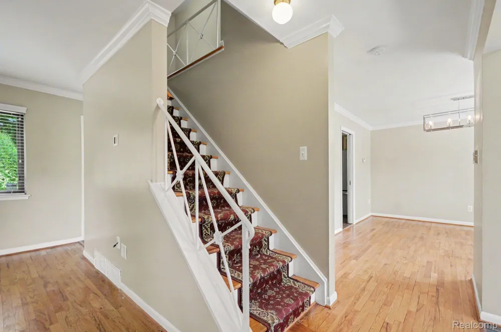 144 E Hickory Grove Road Bloomfield Hills City, MI 48304
