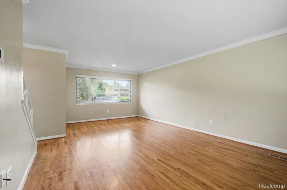 144 E Hickory Grove Road Bloomfield Hills City, MI 48304