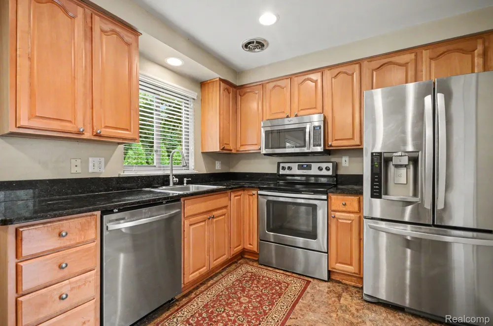 144 E Hickory Grove Road Bloomfield Hills City, MI 48304