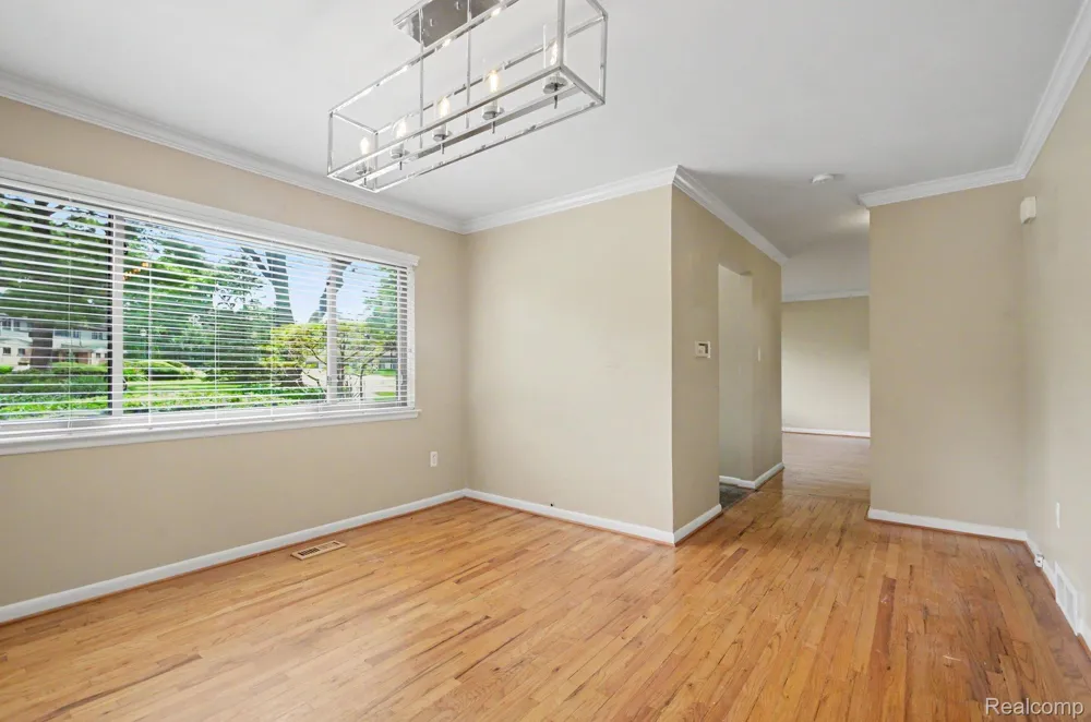 144 E Hickory Grove Road Bloomfield Hills City, MI 48304
