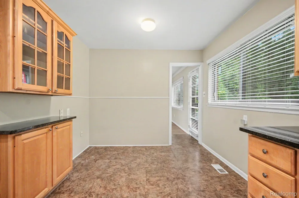 144 E Hickory Grove Road Bloomfield Hills City, MI 48304