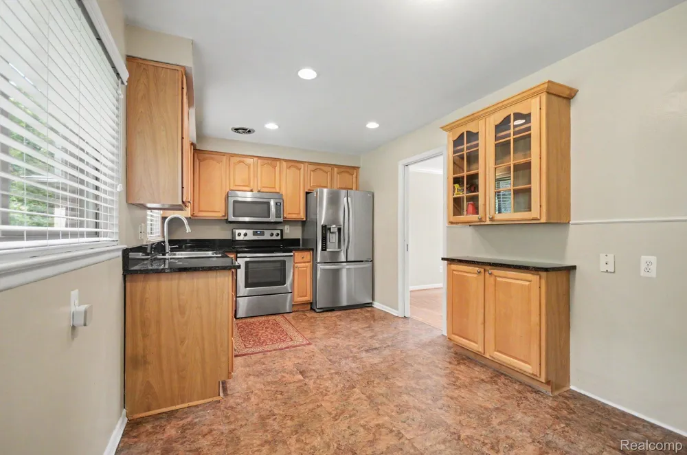 144 E Hickory Grove Road Bloomfield Hills City, MI 48304